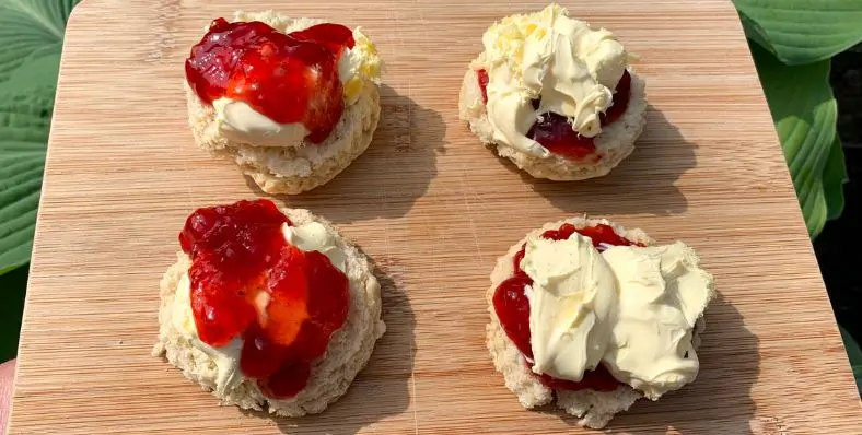 cream first -or-jam first